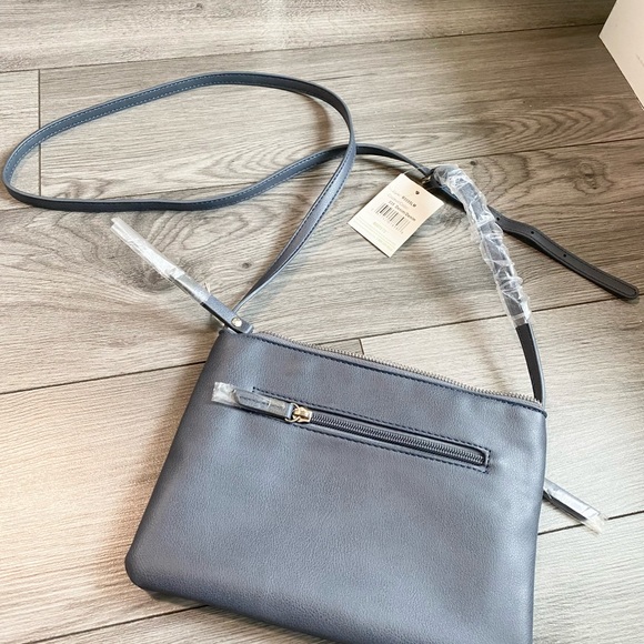NWT- Roots vegan grey cross body bag 9.5”X 7” - Picture 4 of 5